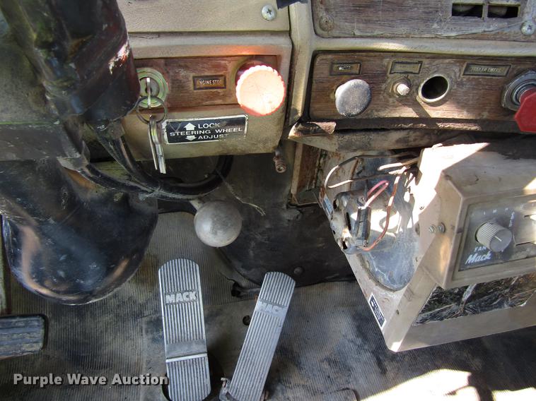 image for item EU9644 1980 Mack TT semi truck