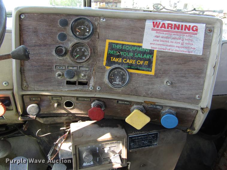 image for item EU9644 1980 Mack TT semi truck