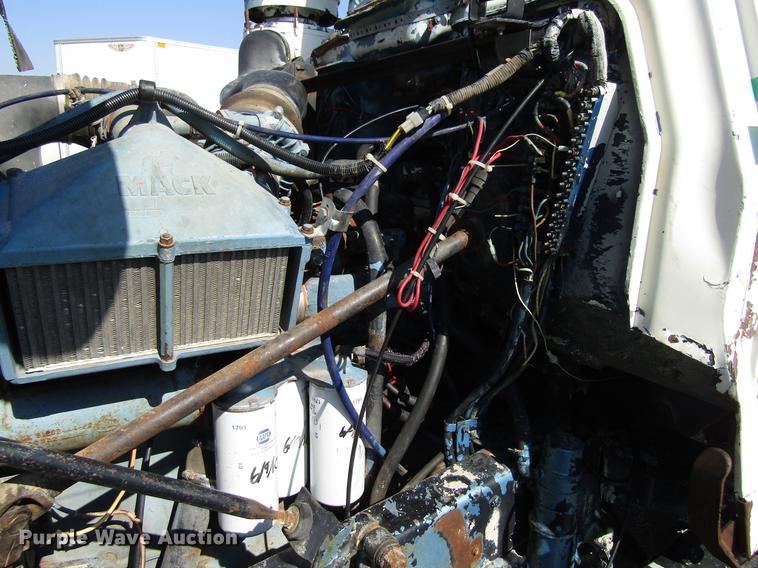 image for item EU9644 1980 Mack TT semi truck