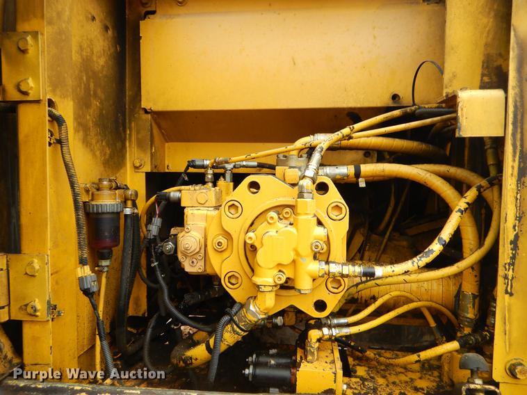 image for item EZ9848 2001 Kobelco SK210LC excavator