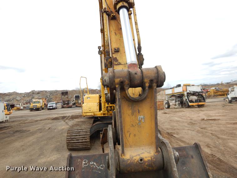 image for item EZ9848 2001 Kobelco SK210LC excavator