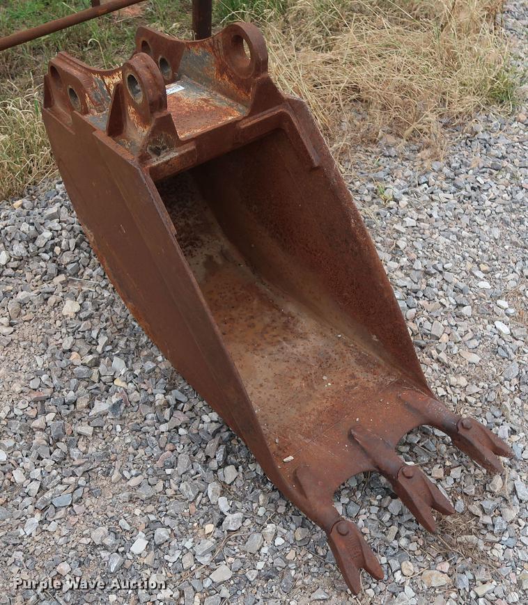 image for item FE9654 Ford 17"W backhoe bucket