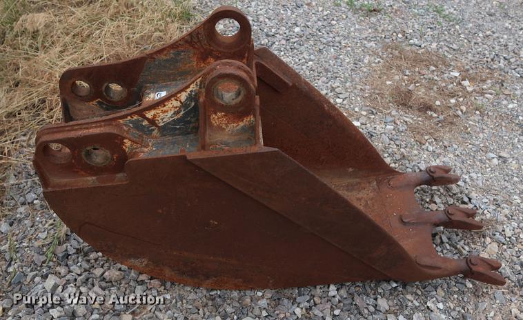 image for item FE9654 Ford 17"W backhoe bucket