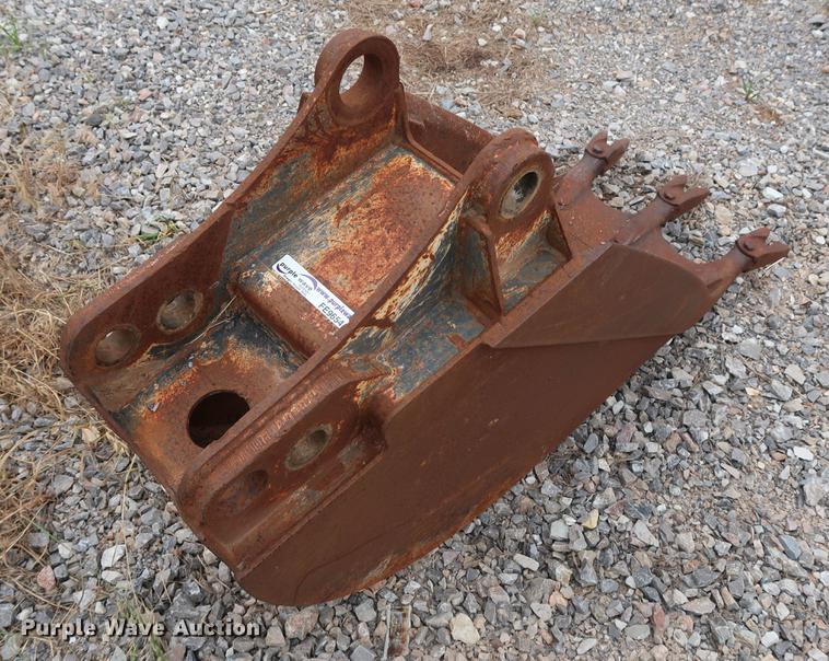 image for item FE9654 Ford 17"W backhoe bucket