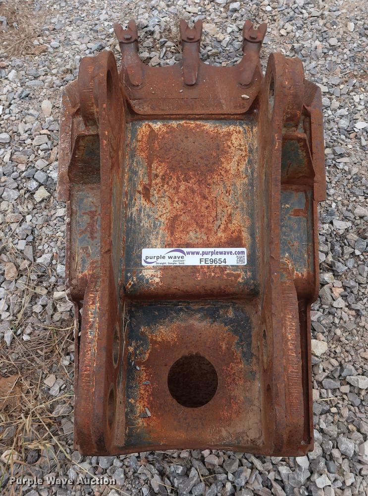 image for item FE9654 Ford 17"W backhoe bucket