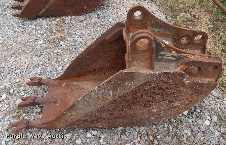 image for item FE9654 Ford 17"W backhoe bucket