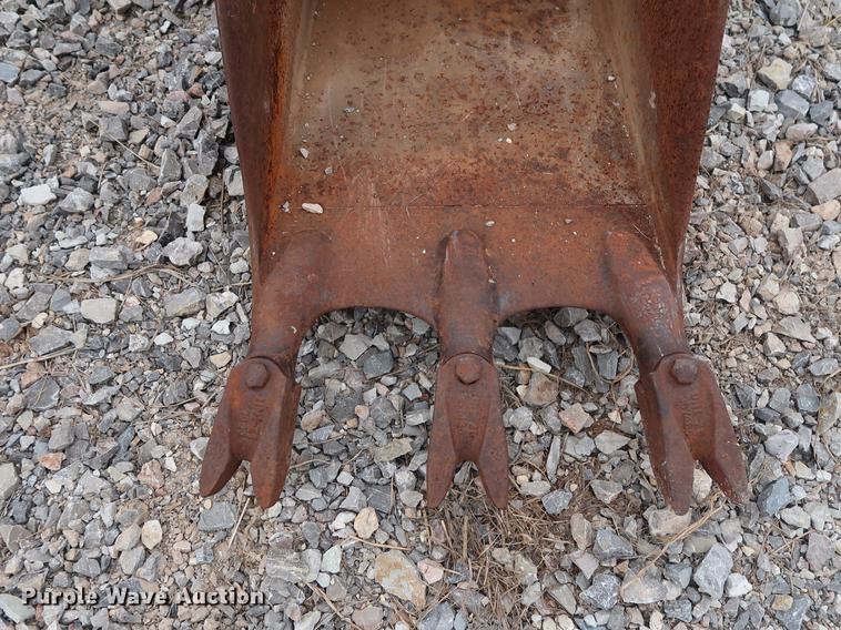 image for item FE9654 Ford 17"W backhoe bucket
