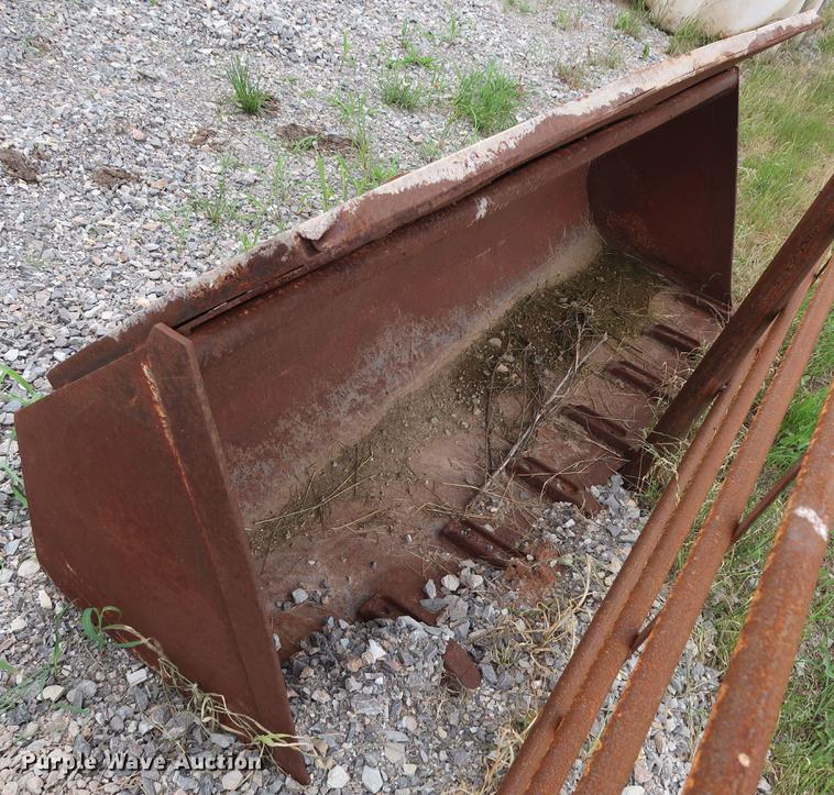 image for item FE9657 Ford backhoe loader bucket