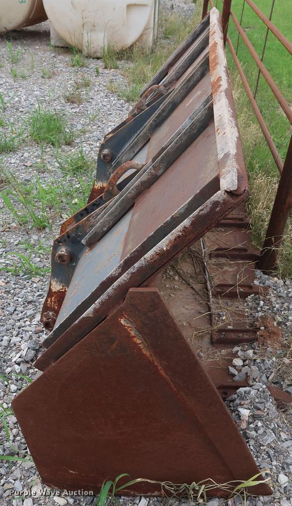 image for item FE9657 Ford backhoe loader bucket