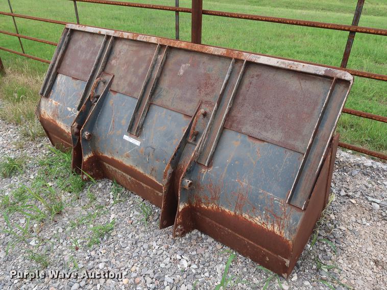 image for item FE9657 Ford backhoe loader bucket