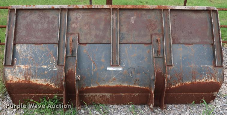 image for item FE9657 Ford backhoe loader bucket