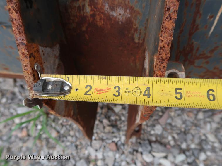 image for item FE9657 Ford backhoe loader bucket