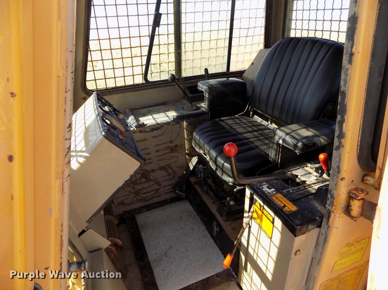 image for item FG9474 1994 John Deere 750B LT dozer