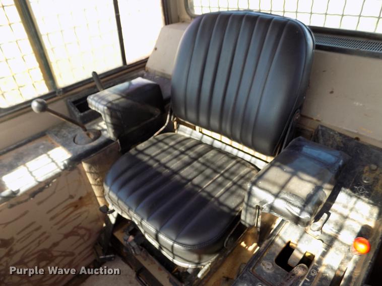 image for item FG9474 1994 John Deere 750B LT dozer