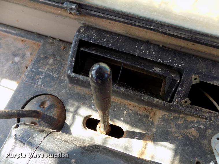 image for item FG9474 1994 John Deere 750B LT dozer