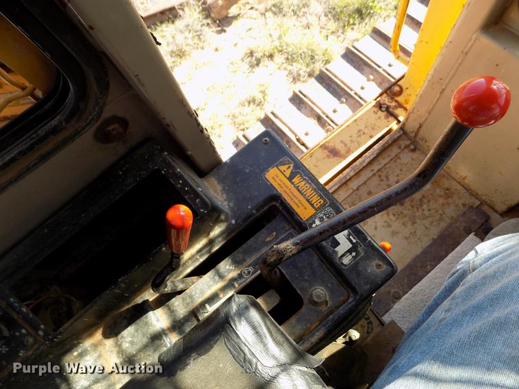 image for item FG9474 1994 John Deere 750B LT dozer