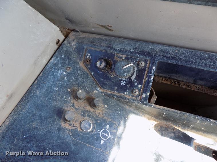 image for item FG9474 1994 John Deere 750B LT dozer