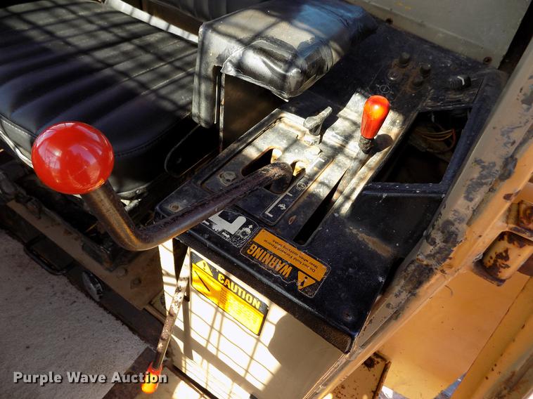 image for item FG9474 1994 John Deere 750B LT dozer