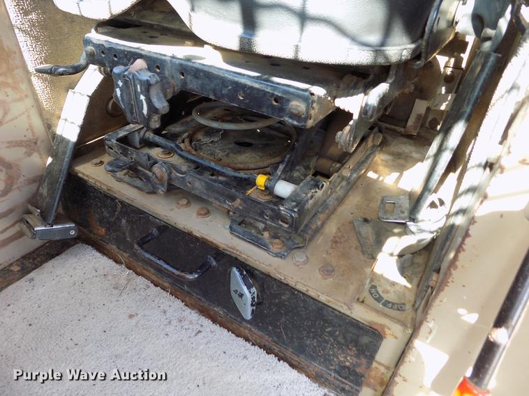 image for item FG9474 1994 John Deere 750B LT dozer