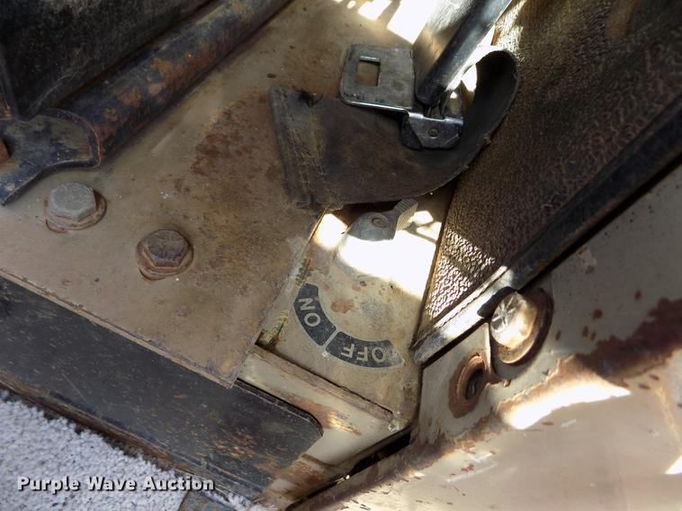 image for item FG9474 1994 John Deere 750B LT dozer