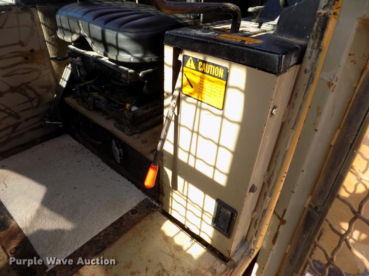 image for item FG9474 1994 John Deere 750B LT dozer