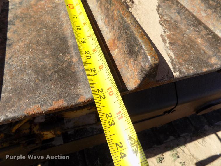 image for item FG9474 1994 John Deere 750B LT dozer