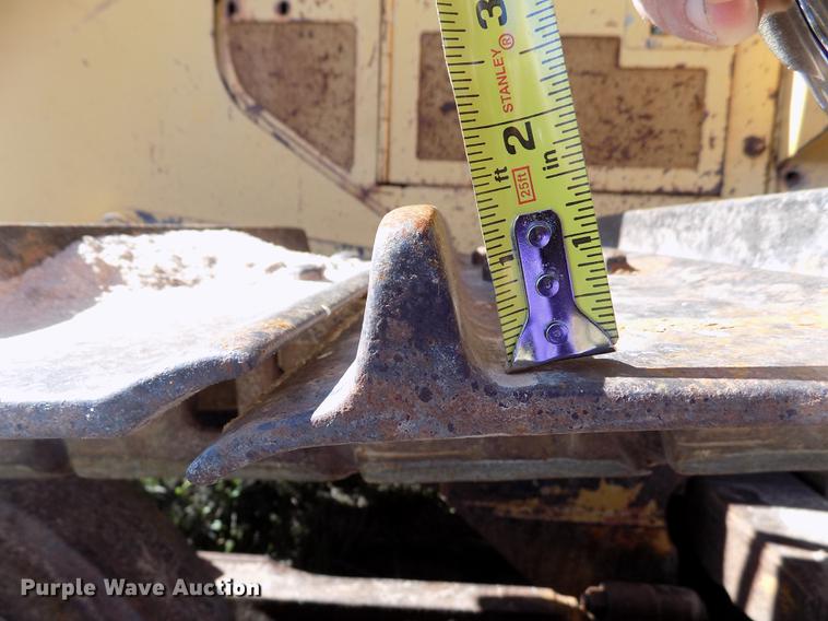 image for item FG9474 1994 John Deere 750B LT dozer