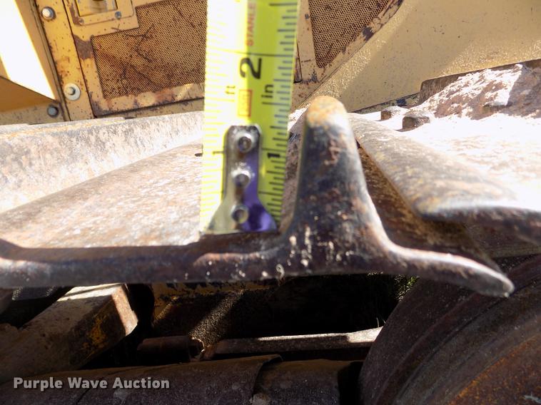 image for item FG9474 1994 John Deere 750B LT dozer