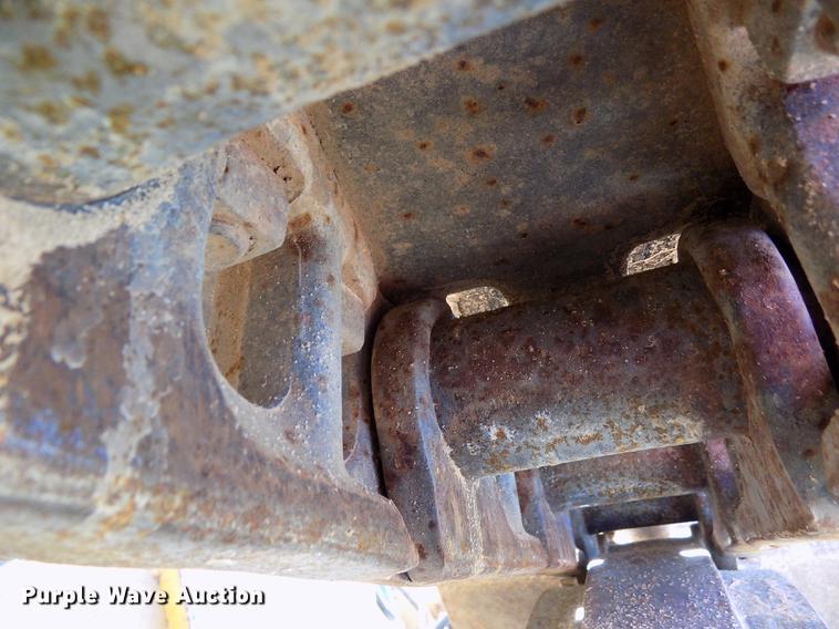 image for item FG9474 1994 John Deere 750B LT dozer