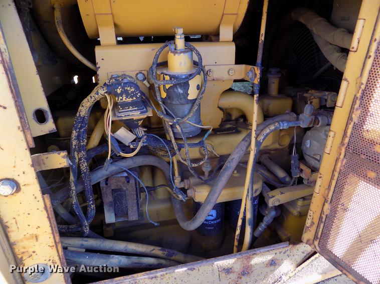 image for item FG9474 1994 John Deere 750B LT dozer