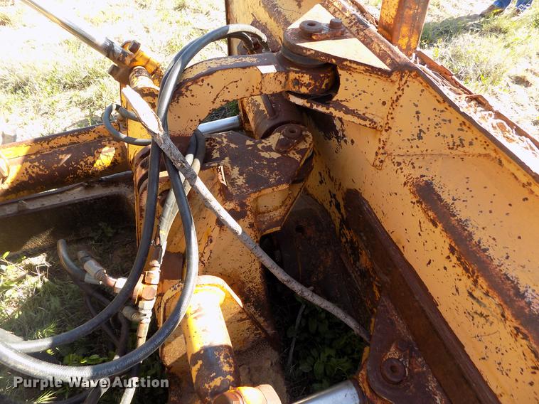 image for item FG9474 1994 John Deere 750B LT dozer