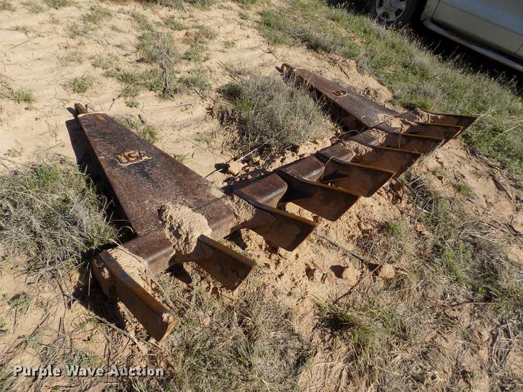 image for item FG9474 1994 John Deere 750B LT dozer