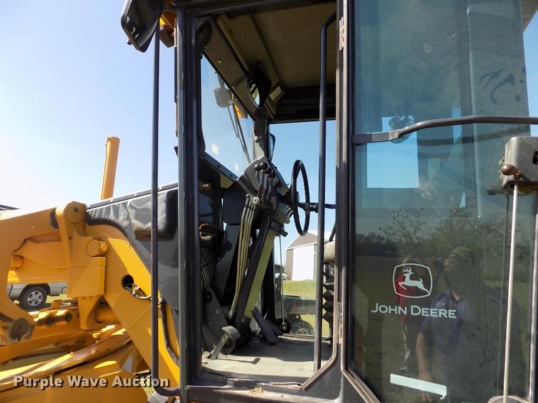 image for item FG9484 2003 John Deere 770CH Series II motor grader