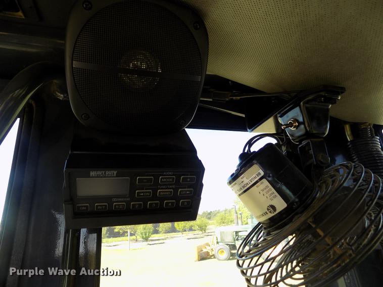 image for item FG9484 2003 John Deere 770CH Series II motor grader