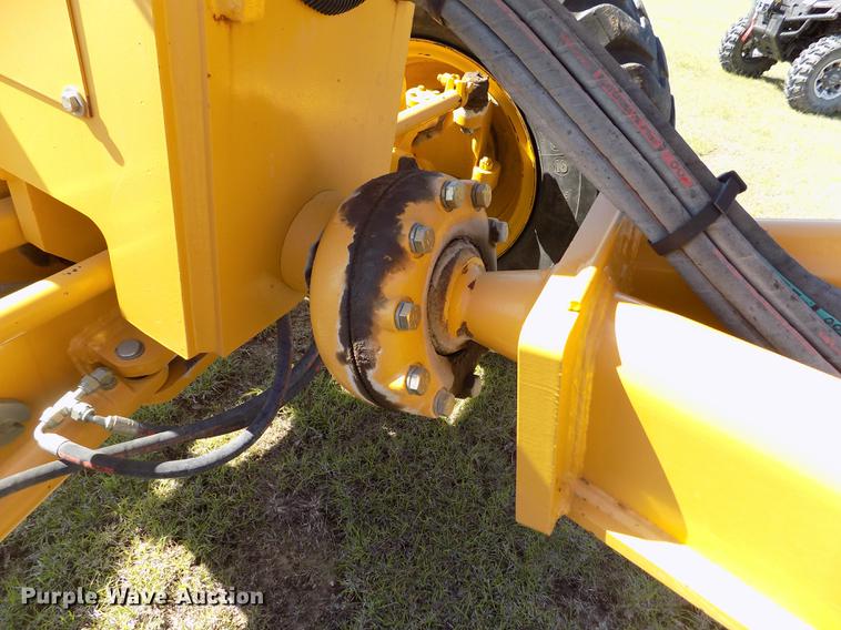 image for item FG9484 2003 John Deere 770CH Series II motor grader