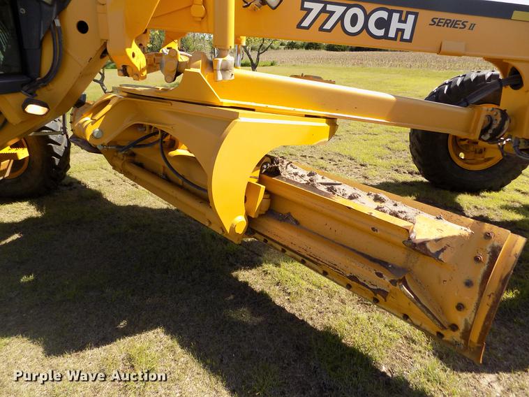 image for item FG9484 2003 John Deere 770CH Series II motor grader