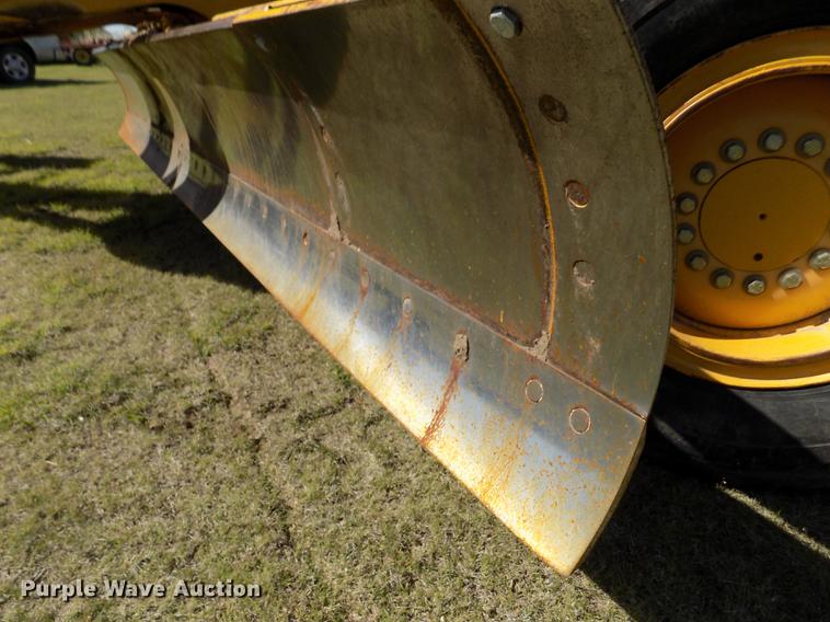 image for item FG9484 2003 John Deere 770CH Series II motor grader