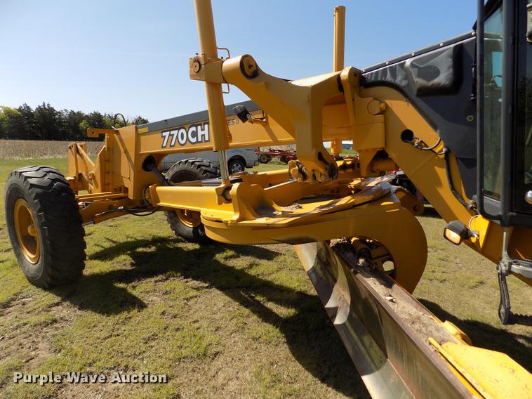 image for item FG9484 2003 John Deere 770CH Series II motor grader