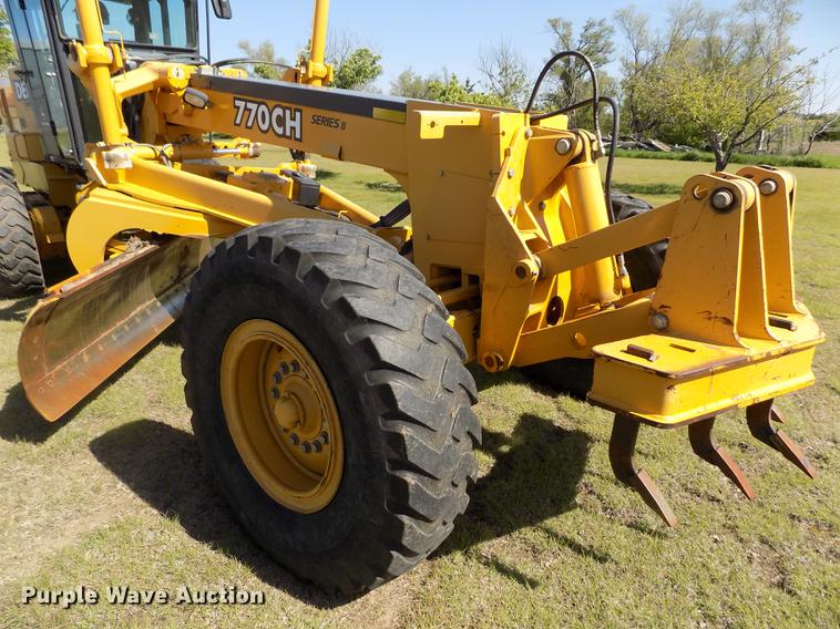 image for item FG9484 2003 John Deere 770CH Series II motor grader