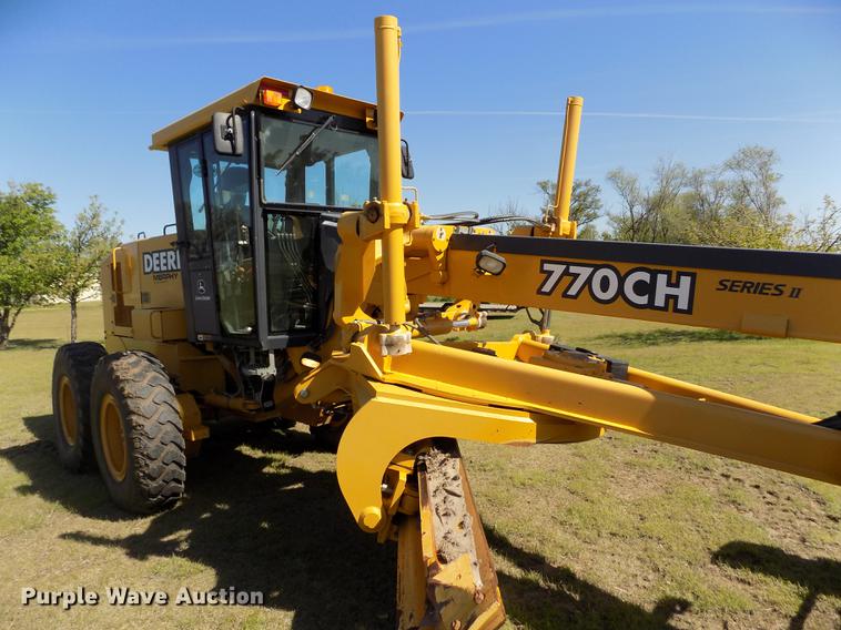 image for item FG9484 2003 John Deere 770CH Series II motor grader