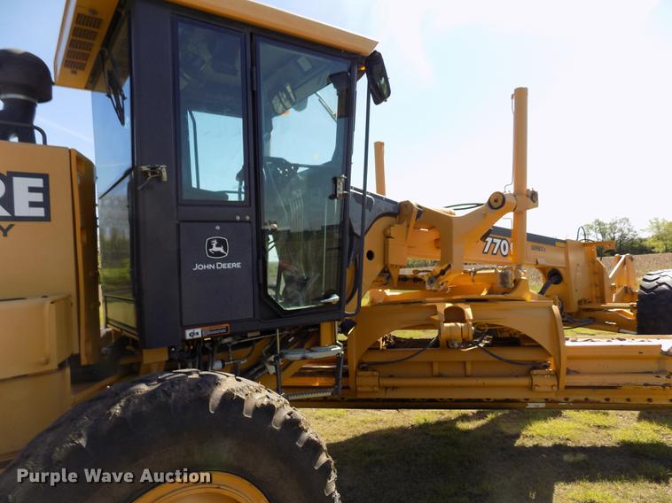 image for item FG9484 2003 John Deere 770CH Series II motor grader