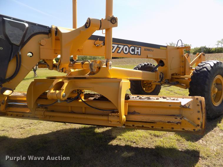 image for item FG9484 2003 John Deere 770CH Series II motor grader