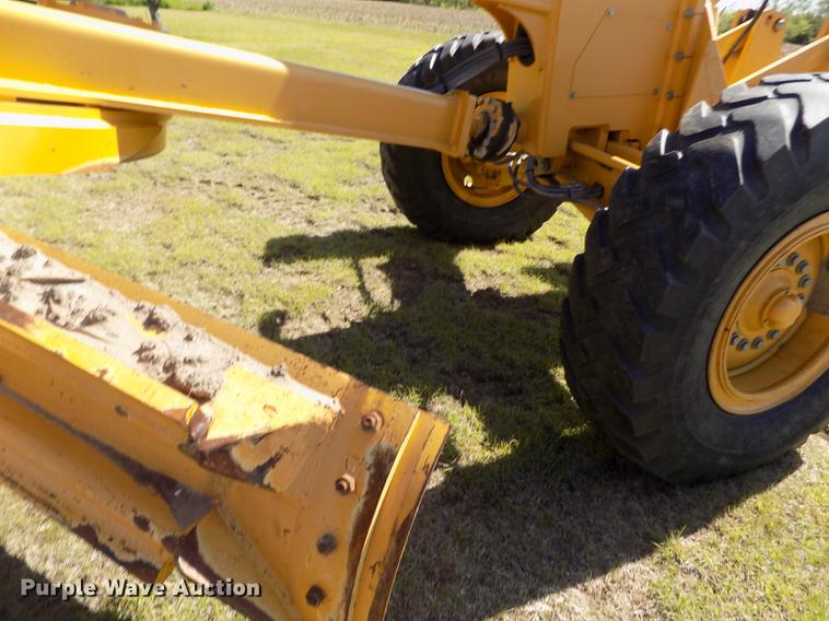 image for item FG9484 2003 John Deere 770CH Series II motor grader