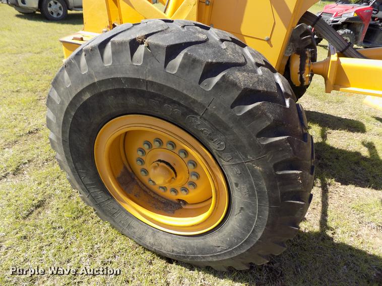 image for item FG9484 2003 John Deere 770CH Series II motor grader