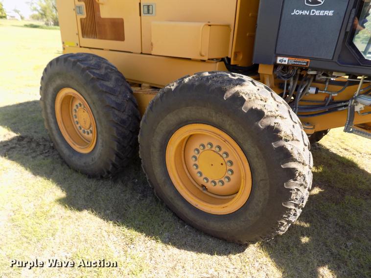 image for item FG9484 2003 John Deere 770CH Series II motor grader