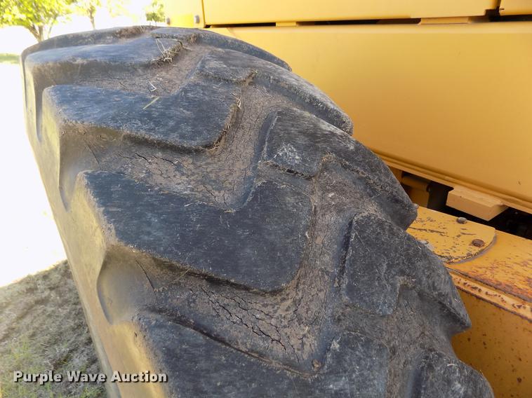 image for item FG9484 2003 John Deere 770CH Series II motor grader