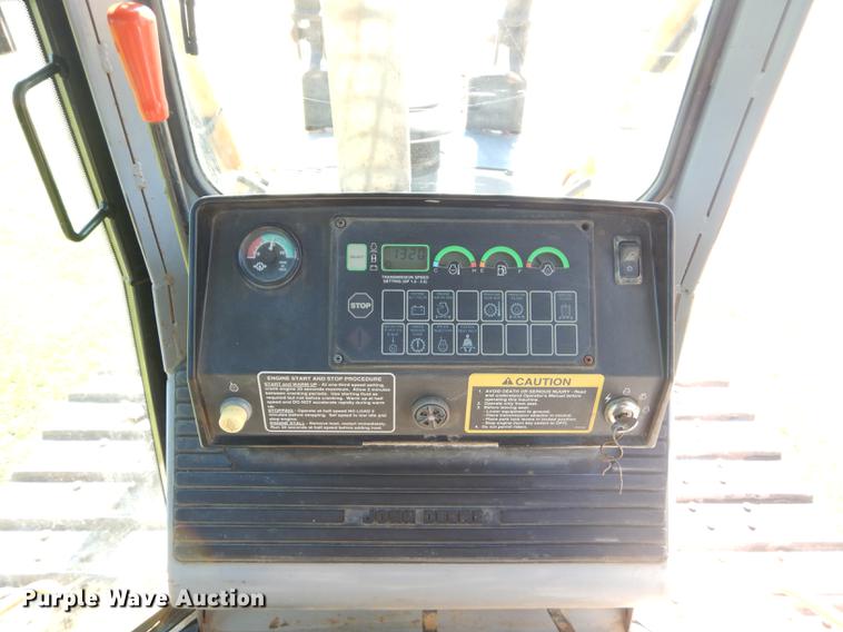 image for item FH9440 2001 John Deere 750C Series II LGP dozer