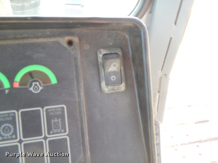 image for item FH9440 2001 John Deere 750C Series II LGP dozer