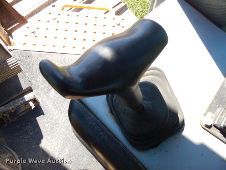 image for item FH9440 2001 John Deere 750C Series II LGP dozer