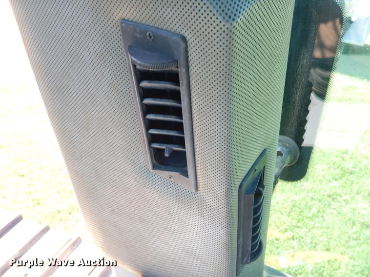 image for item FH9440 2001 John Deere 750C Series II LGP dozer